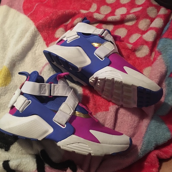 Nike sneakers - Picture 2 of 3